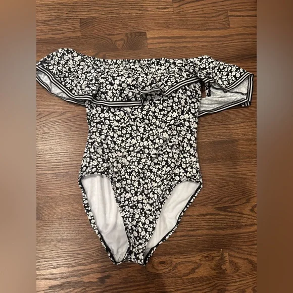 Ralph Lauren size 8 women’s one piece floral swimsuit. - Picture 2 of 3